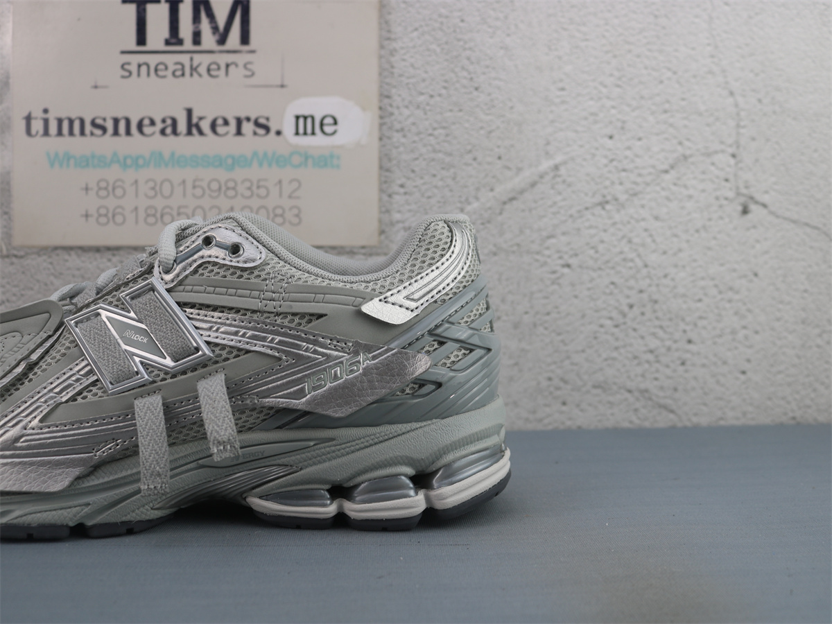 New Balance 1906A Concrete Silver Metallic M1906AG